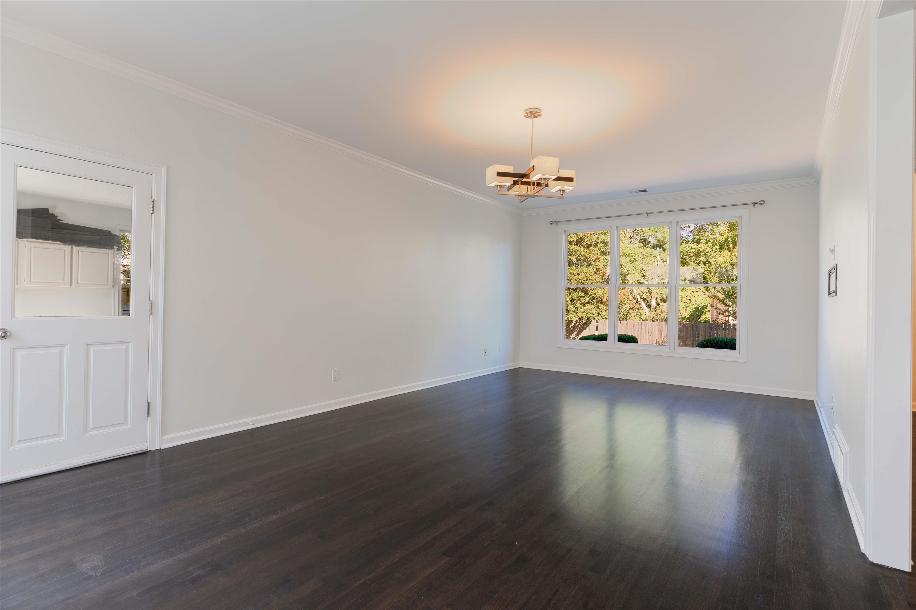 Memphis, Tennessee, 38120, United States, 4 Bedrooms Bedrooms, ,4 BathroomsBathrooms,Residential,For Sale,1965217