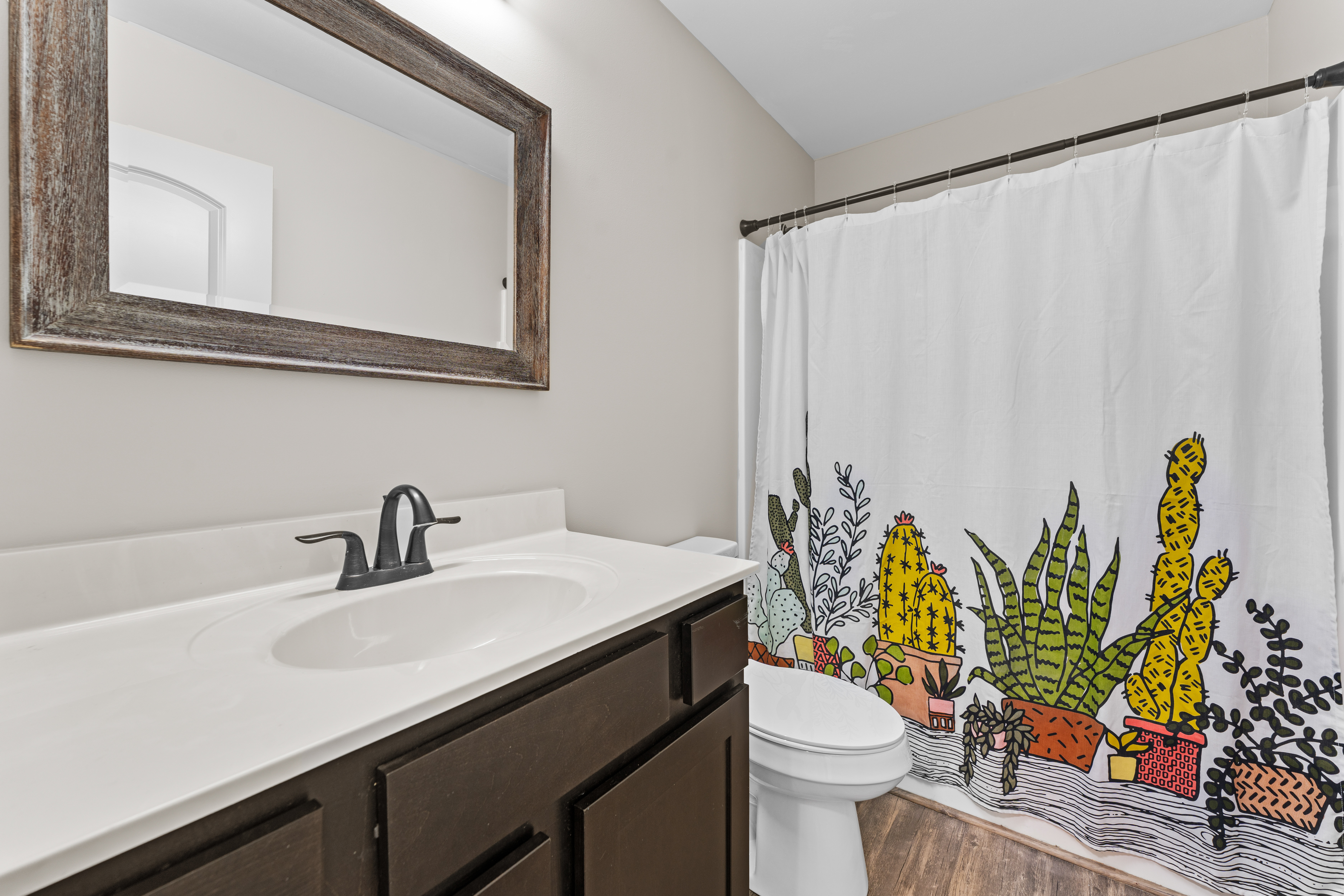  Charming Modern Ranch with Energy Efficiency and Endless Potential - 物件實景