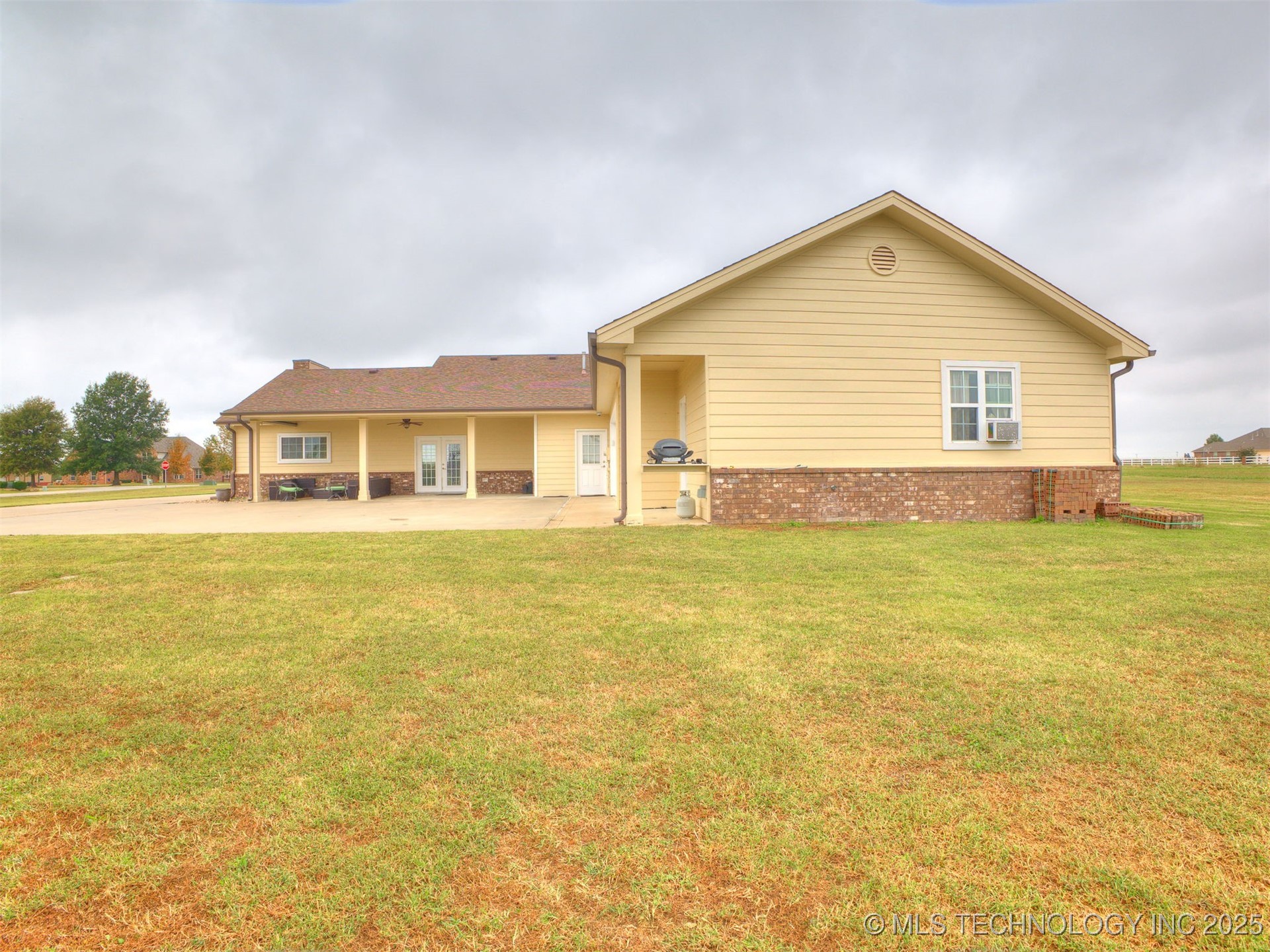 Mounds, Oklahoma, 74047, United States, 4 Bedrooms Bedrooms, ,4 BathroomsBathrooms,Residential,For Sale,1985246