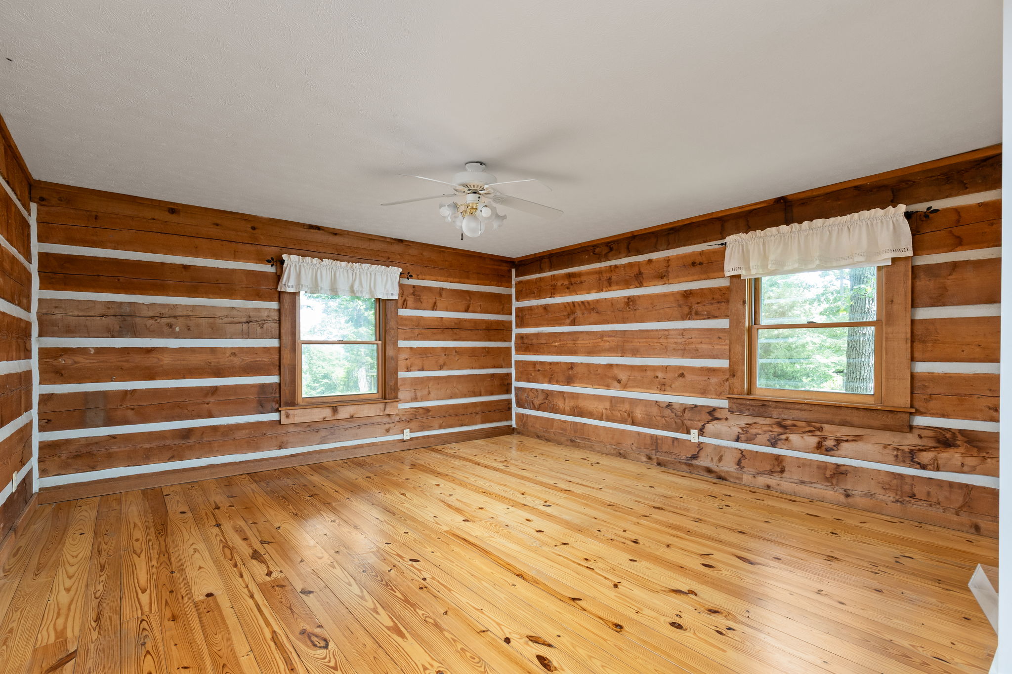  Authentic Log Home with Breathtaking Views of Brown County
