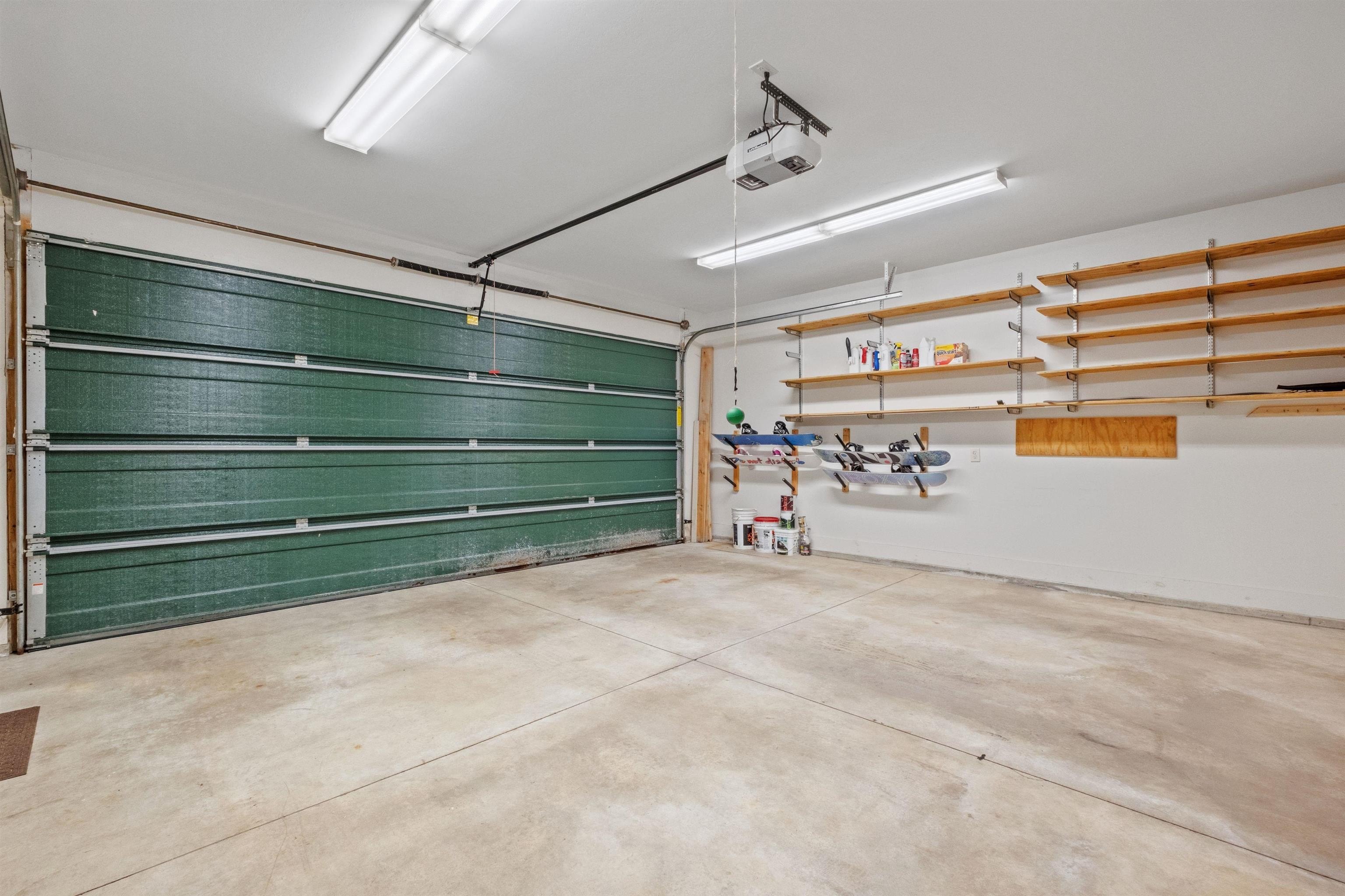 Lincoln, New Hampshire, 03251, United States, 5 Bedrooms Bedrooms, ,3 BathroomsBathrooms,Residential,For Sale,1981884