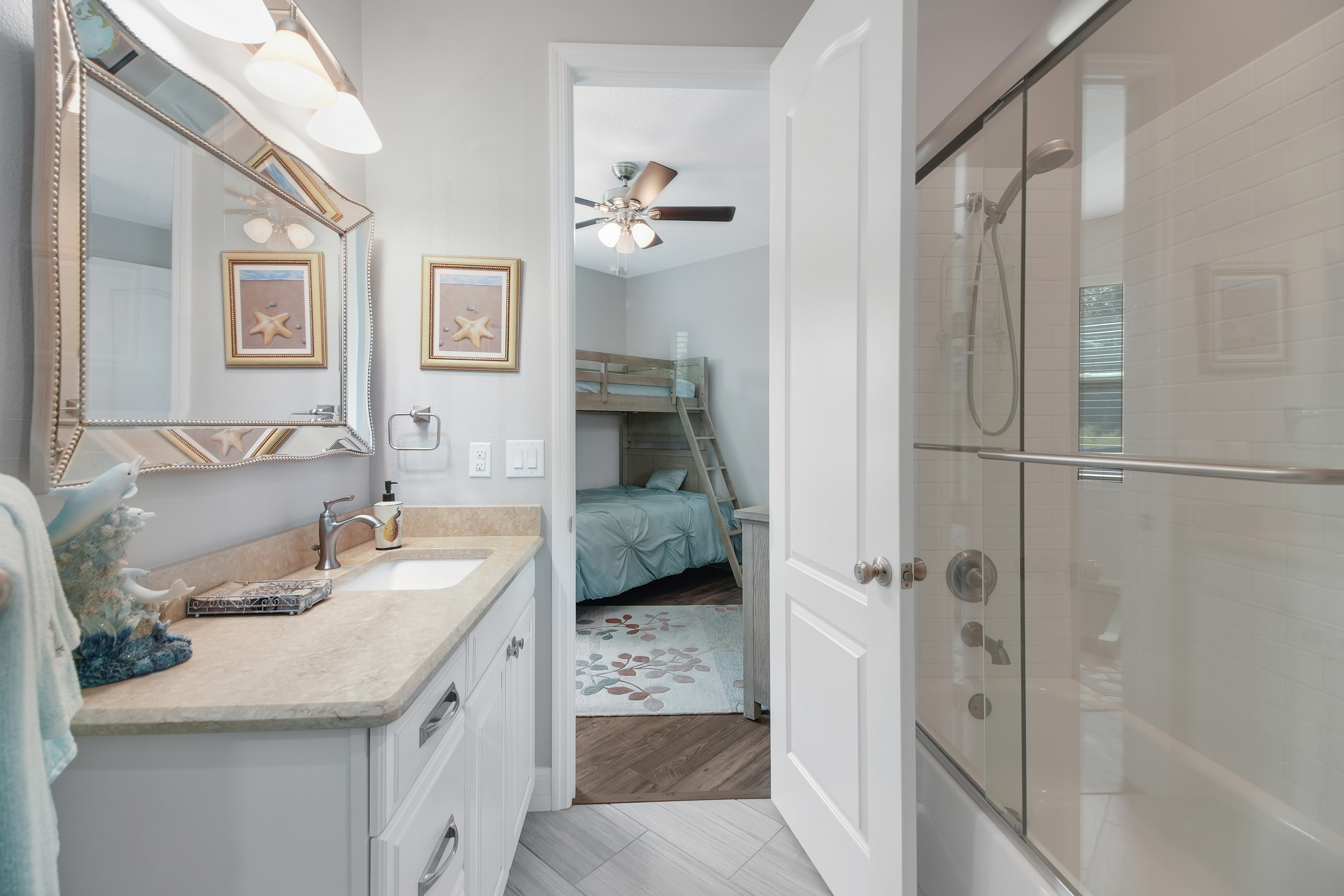 Lady Lake, Florida, 32159, United States, 4 Bedrooms Bedrooms, ,3 BathroomsBathrooms,Residential,For Sale,2005730