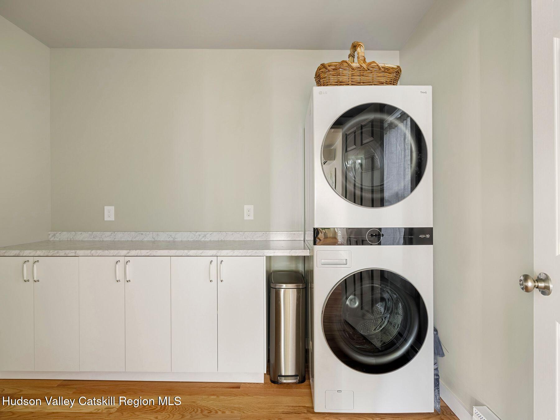 Rosendale, New York, 12472, United States, 3 Bedrooms Bedrooms, ,3 BathroomsBathrooms,Residential,For Sale,1998107