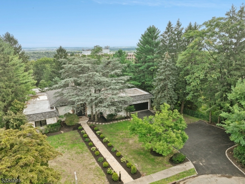 South Orange Village Twp., New Jersey, 07079, United States, 5 Bedrooms Bedrooms, ,4 BathroomsBathrooms,Residential,For Sale,1940447