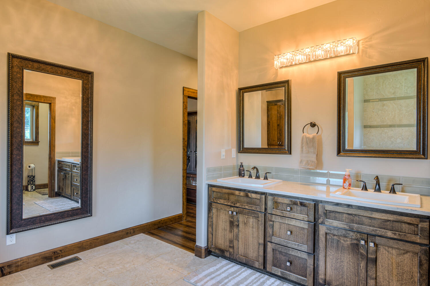 Bend, Oregon, 97703, United States, 3 Bedrooms Bedrooms, ,3 BathroomsBathrooms,Residential,For Sale,1984485