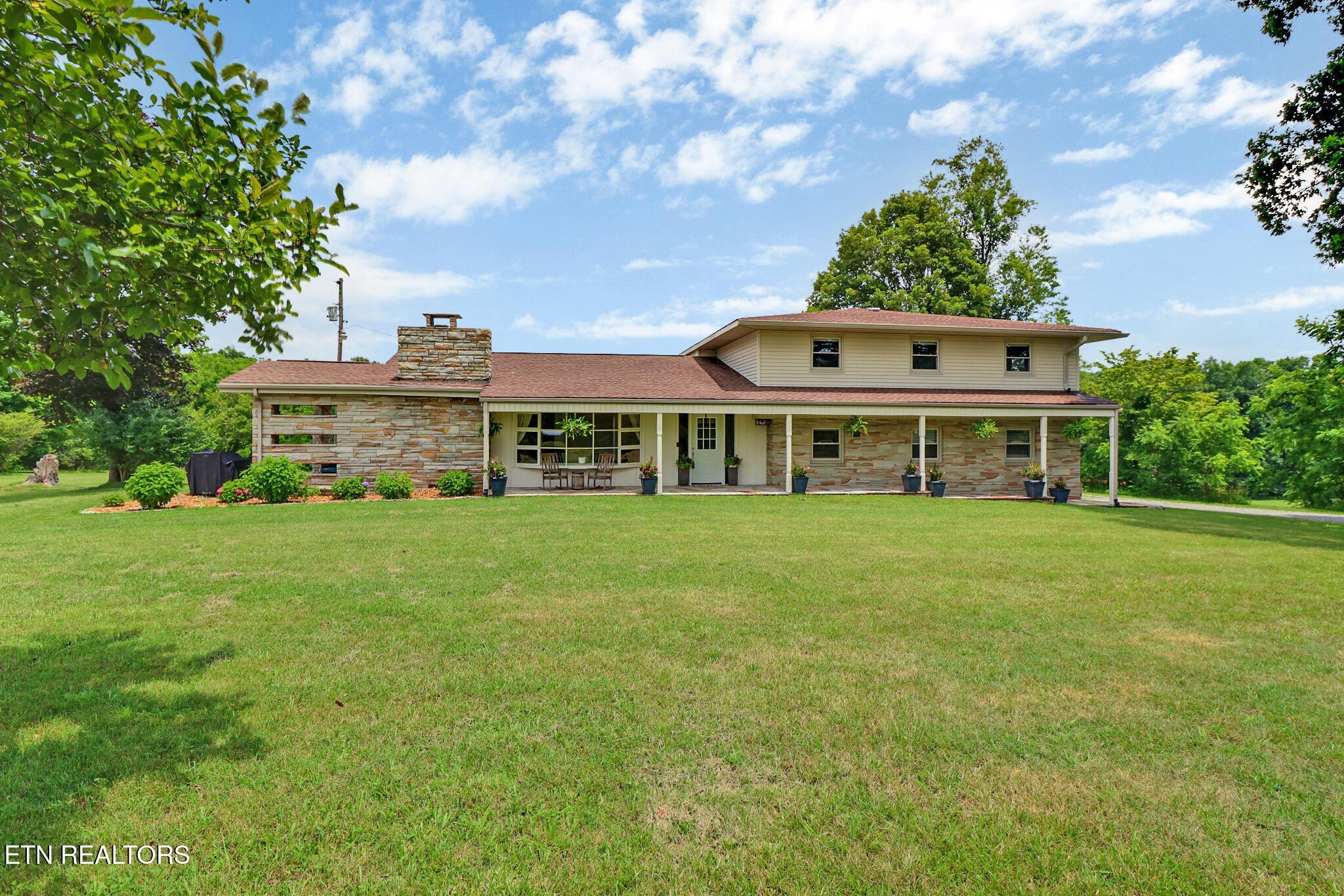 Crossville, Tennessee, 38571, United States, 5 Bedrooms Bedrooms, ,3 BathroomsBathrooms,Residential,For Sale,1909214