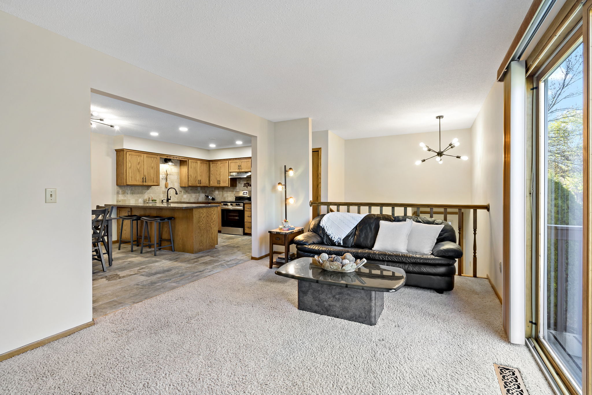  Effortless Living in a Beautifully Updated Twin Home - 物件實景