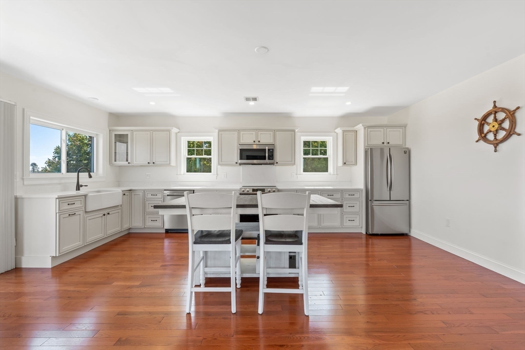 Sandwich, Massachusetts, 02563, United States, 4 Bedrooms Bedrooms, ,4 BathroomsBathrooms,Residential,For Sale,1981432