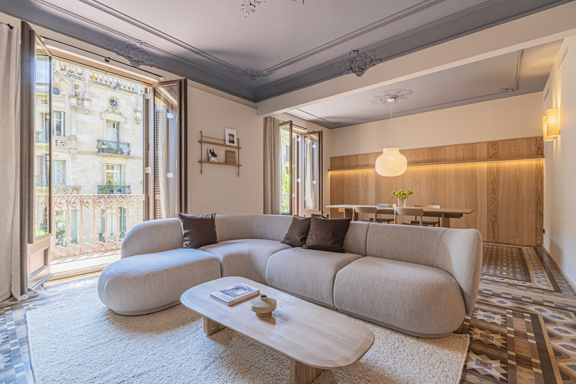  Modernist flat in Eixample with premium finishes in the Quadrat d