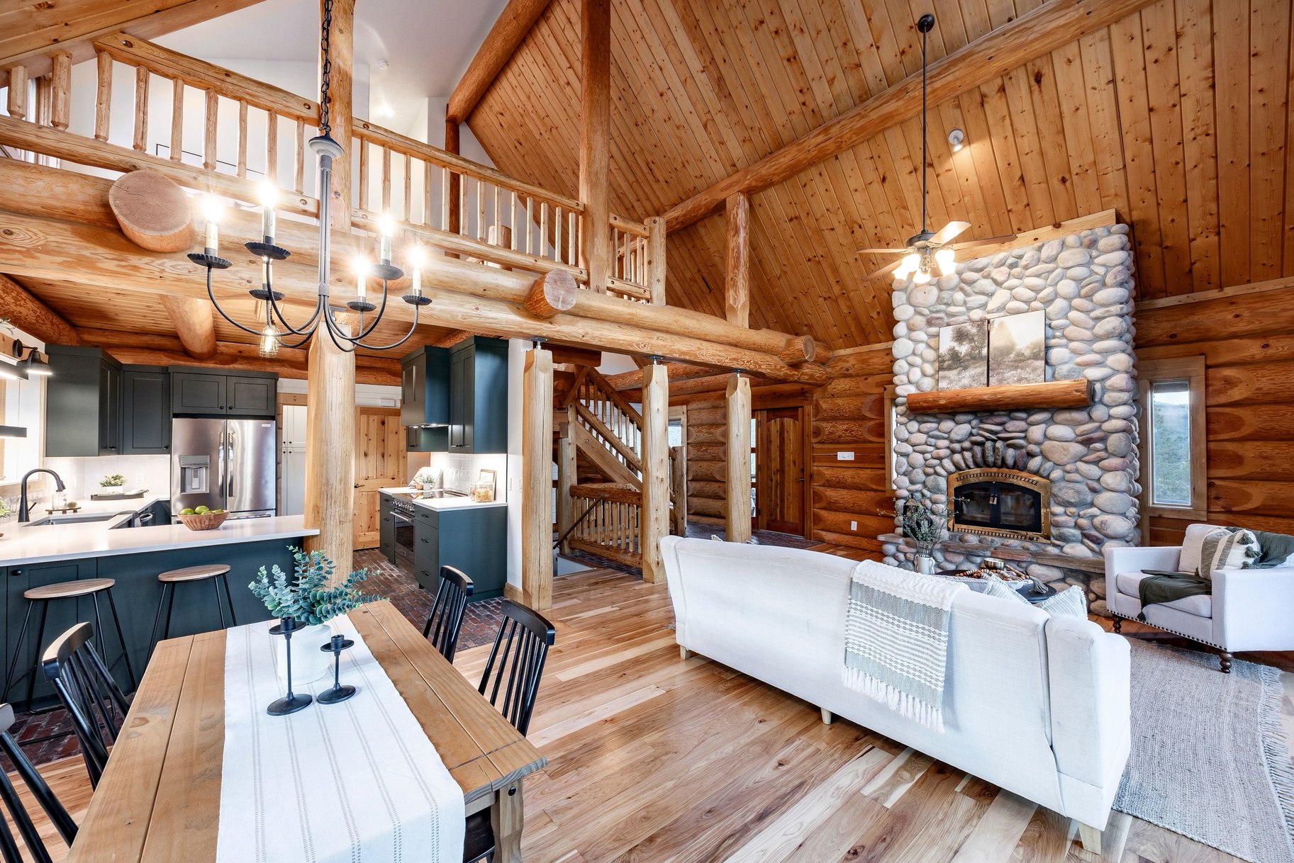  Refined Mountain Home on 1.27 Acres Near Snowbasin - 物件實景