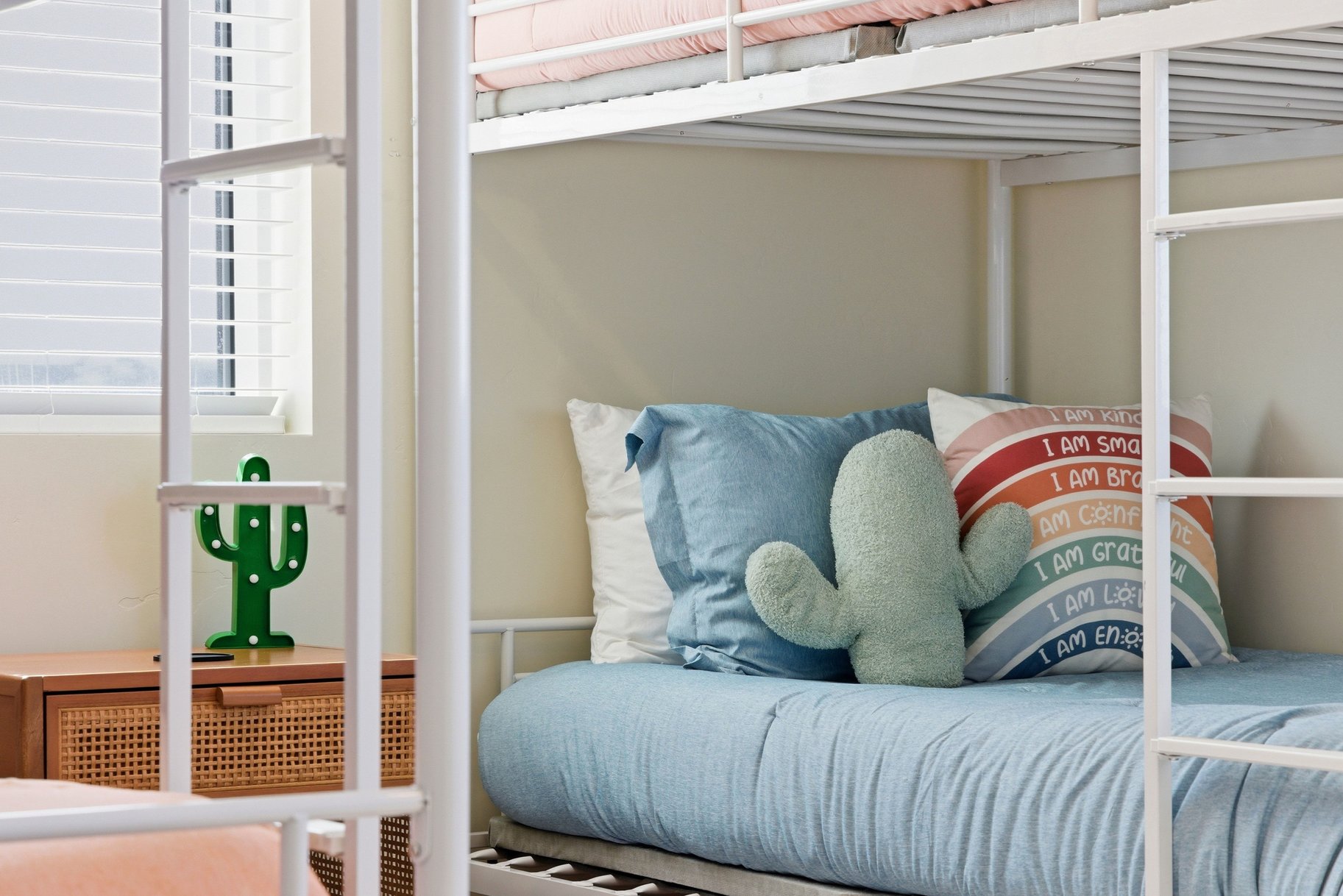  Top-Floor Desert Color Retreat With Lagoon Access & Views - 物件實景