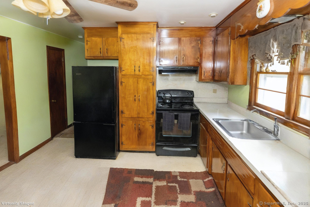 Montville, Connecticut, 06382, United States, 5 Bedrooms Bedrooms, ,3 BathroomsBathrooms,Residential,For Sale,1895658