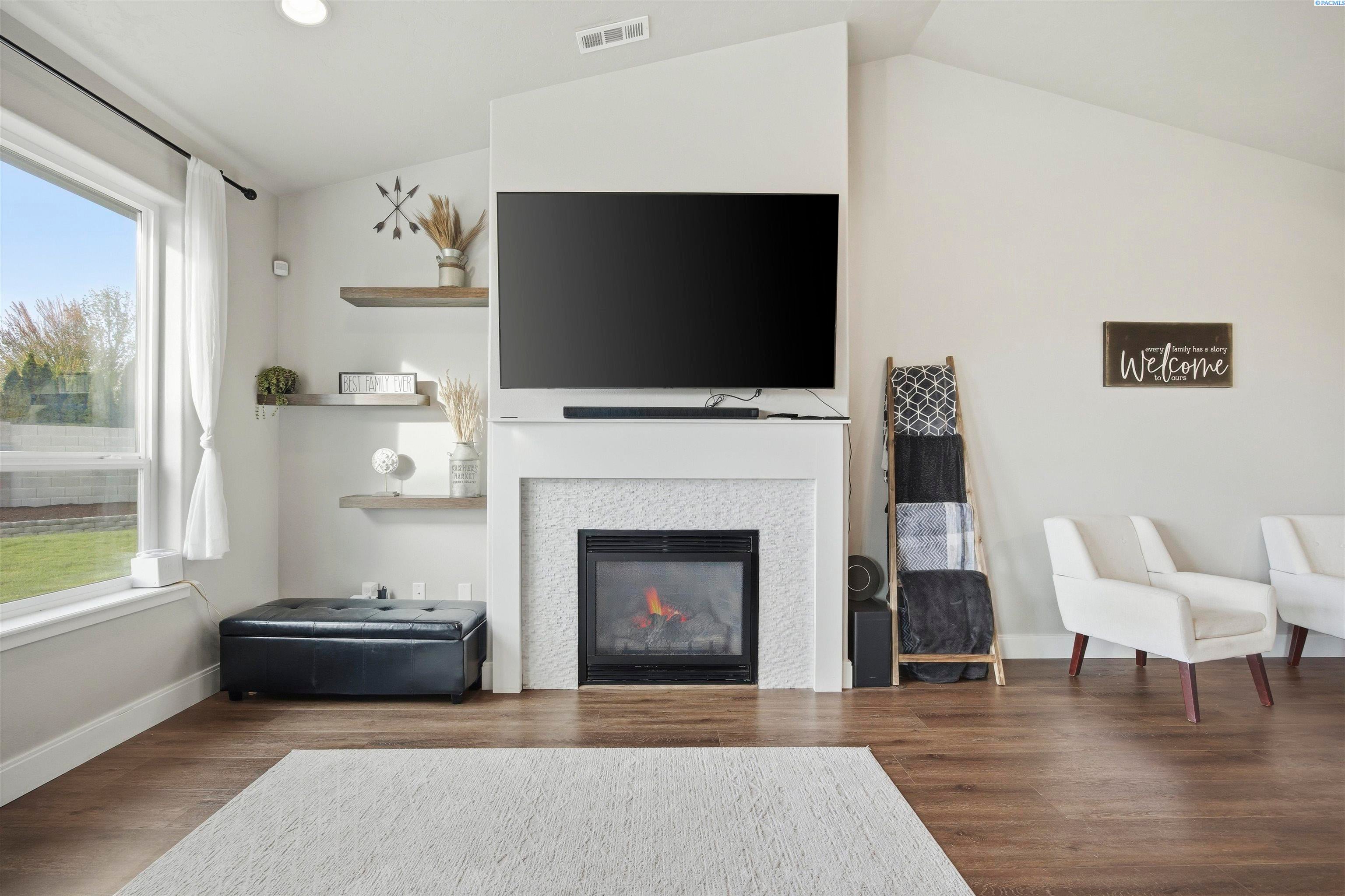 Pasco, Washington, 99301, United States, 4 Bedrooms Bedrooms, ,2 BathroomsBathrooms,Residential,For Sale,2036931