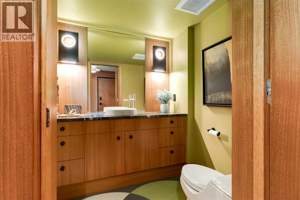 CALGARY, Alberta, T2E 7A8, CA, 2 Bedrooms Bedrooms, ,2 BathroomsBathrooms,Residential,For Sale,1947963