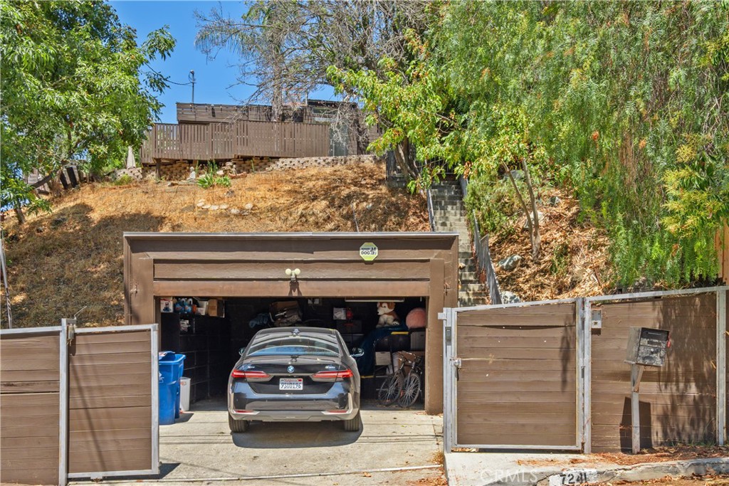 Los Angeles, California, 90068, United States, 2 Bedrooms Bedrooms, ,2 BathroomsBathrooms,Residential,For Sale,1918041