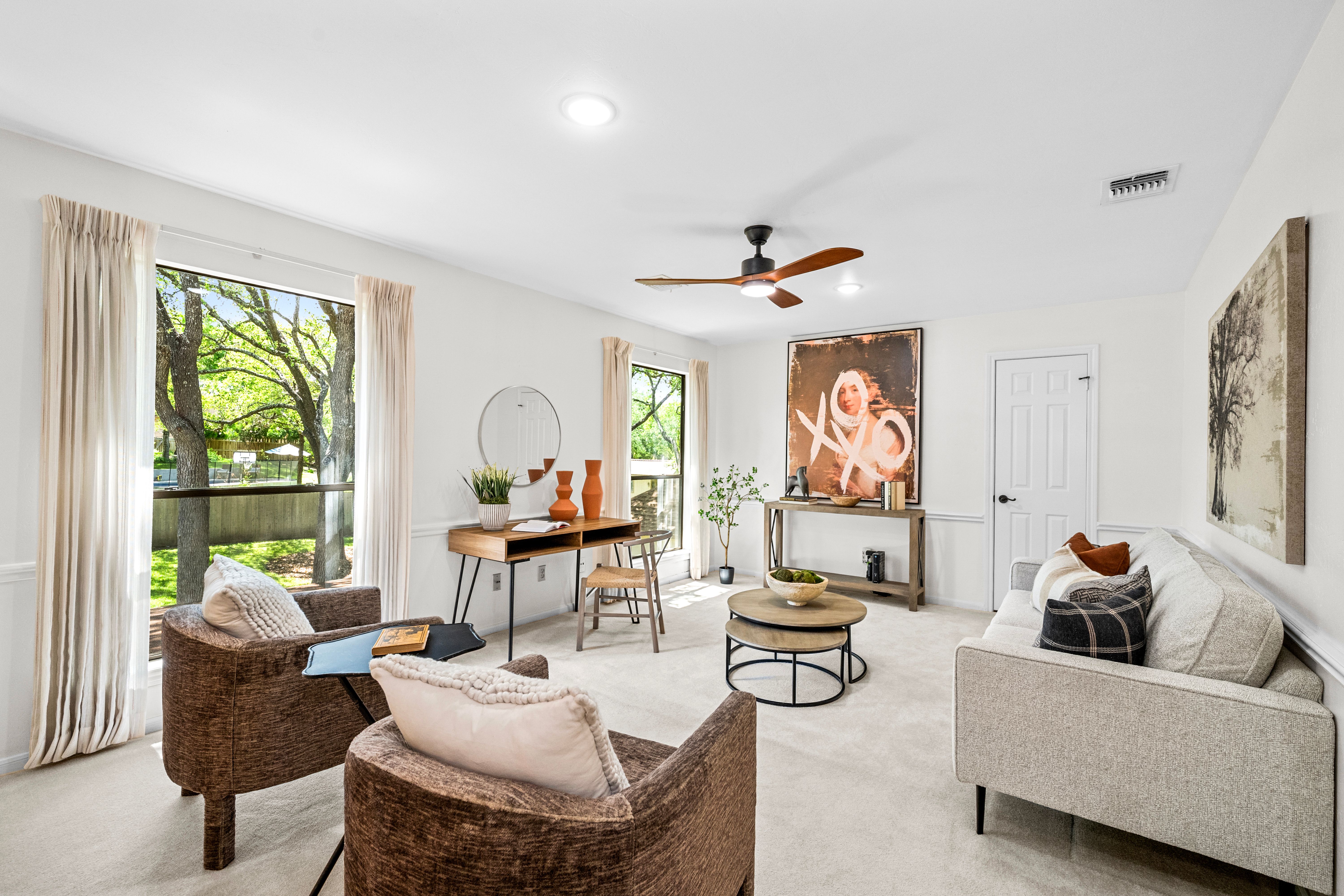  Custom Home with Private Backyard Oasis - 物件實景