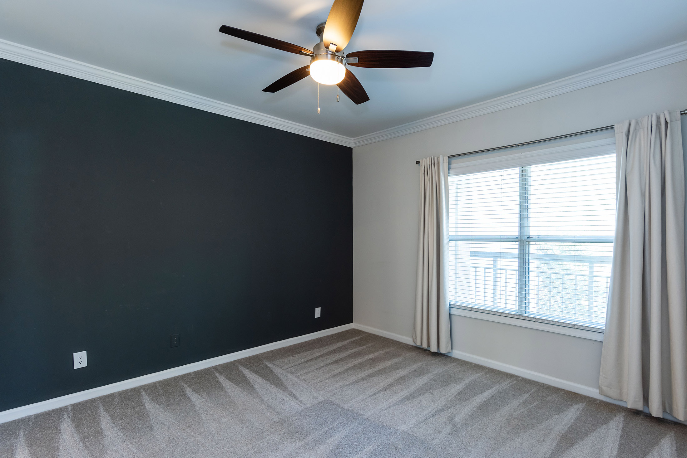  Spacious Corner Unit Condo in Resort-Style Community - 物件實景