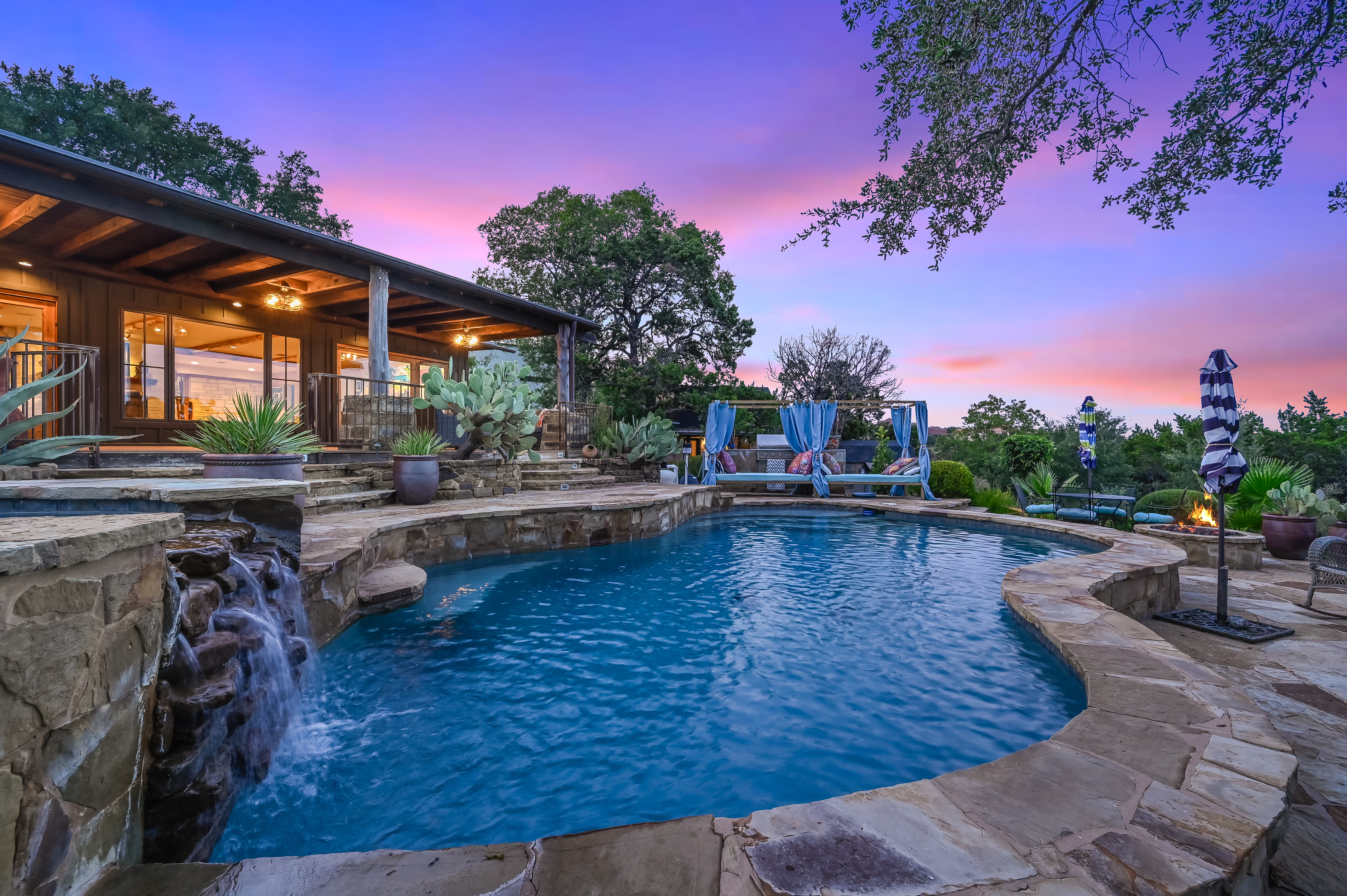 3911 Lago Vista Drive 
