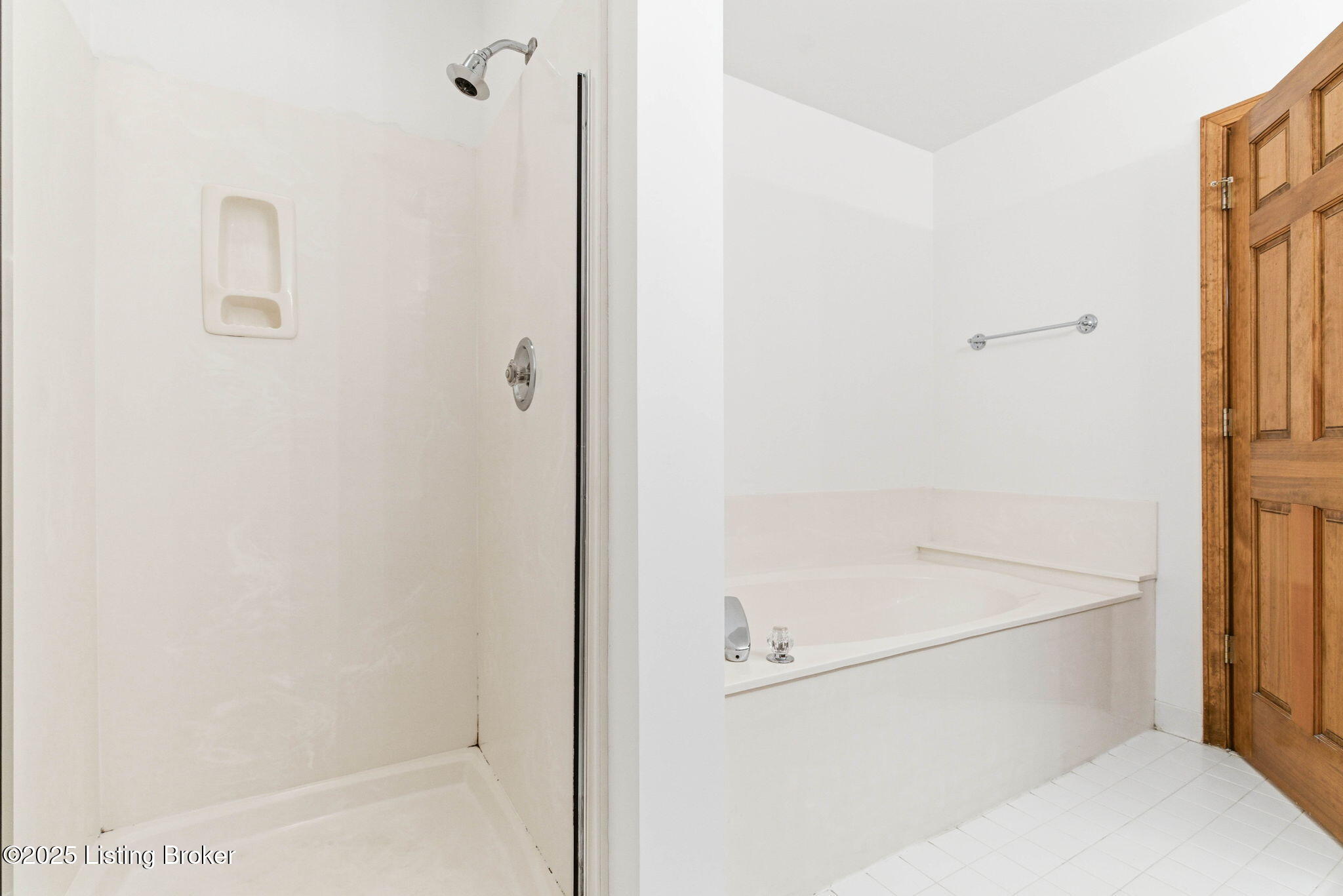 Prospect, Kentucky, 40059, United States, 3 Bedrooms Bedrooms, ,3 BathroomsBathrooms,Residential,For Sale,1996132