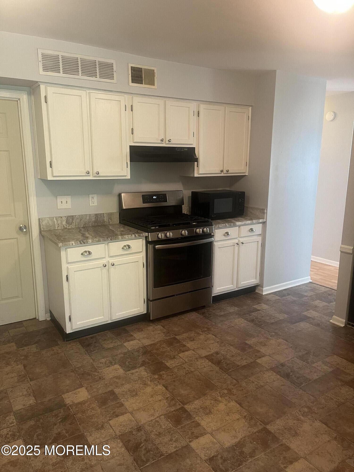Eatontown, New Jersey, 07724, United States, 2 Bedrooms Bedrooms, ,2 BathroomsBathrooms,Residential,For Sale,1947045
