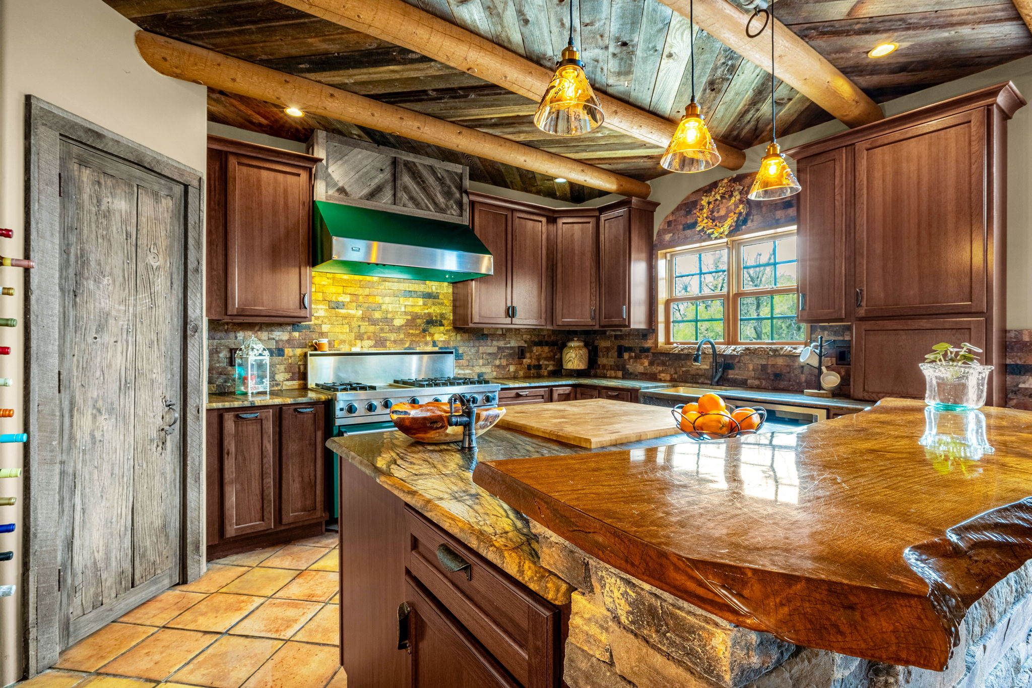  Rare creek side opportunity on 80 close-in acres - 物件實景