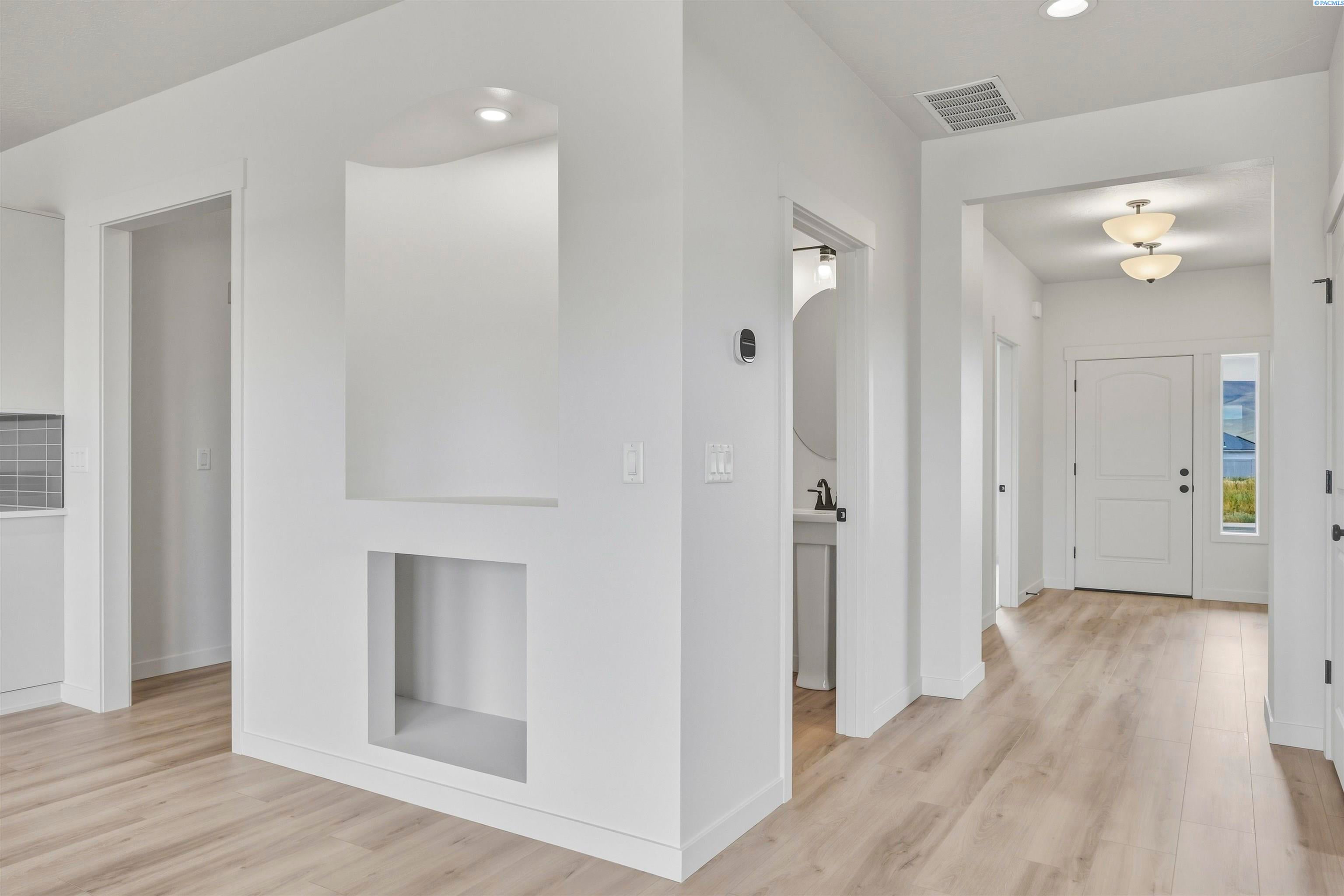 Prosser, Washington, 99350, United States, 5 Bedrooms Bedrooms, ,3 BathroomsBathrooms,Residential,For Sale,2028032