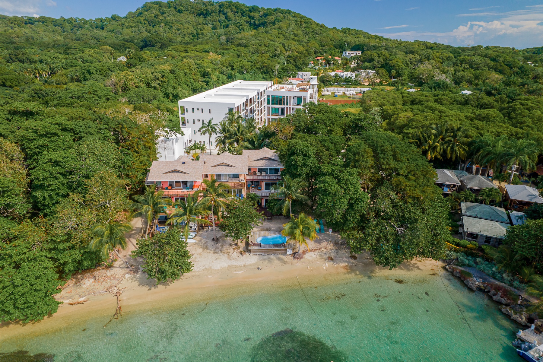  Top Floor Condo at Acqua di Mare, West Bay - 物件實景