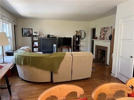 Van Nuys, California, 91401, United States, 2 Bedrooms Bedrooms, ,1 BathroomBathrooms,Residential,For Sale,1914216