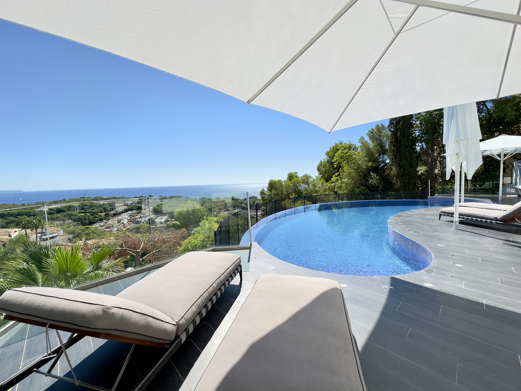  Mediterranean villa with pool and sea views in Bendinat - 物件實景
