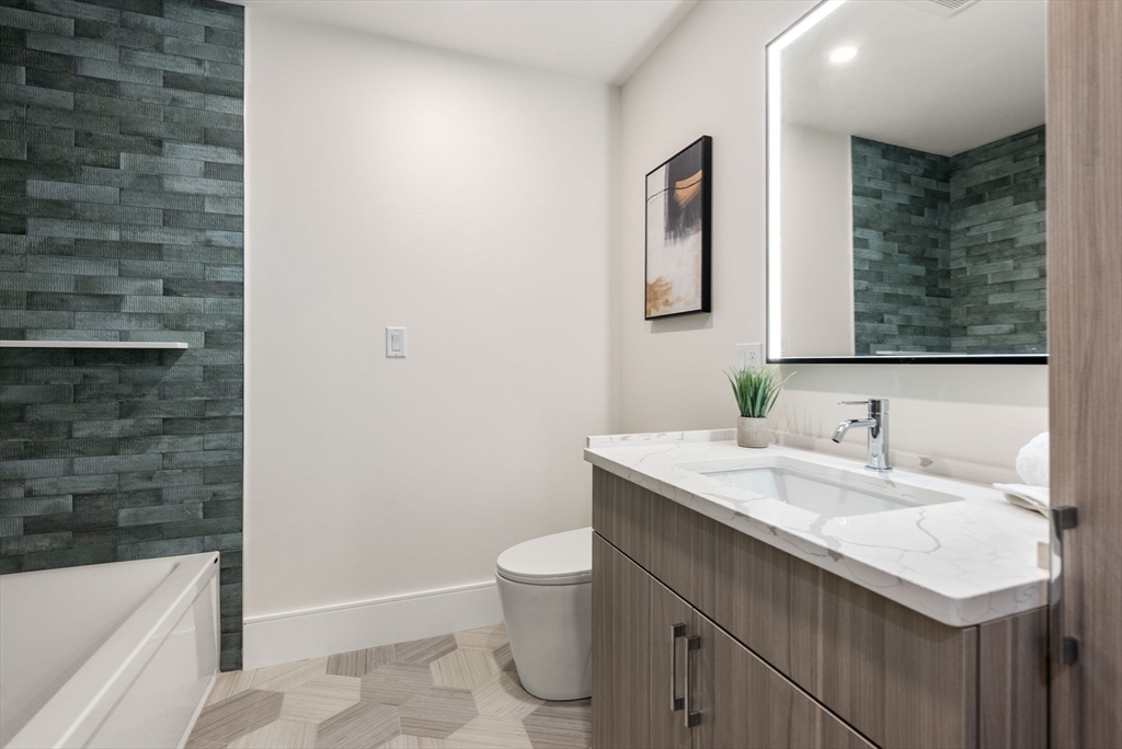 Boston, Massachusetts, 02127, United States, 2 Bedrooms Bedrooms, ,2 BathroomsBathrooms,Residential,For Sale,1951158