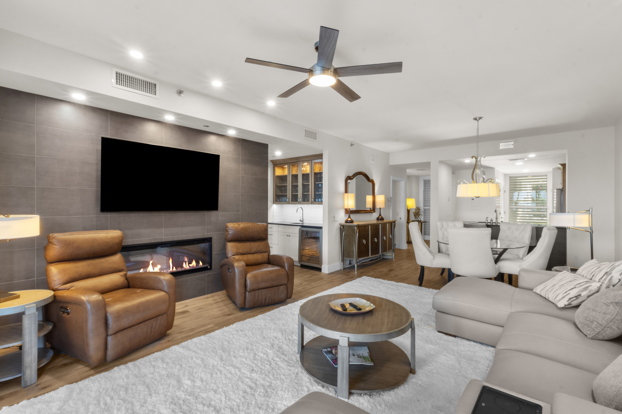 Longboat Key, Florida, 34228, United States, 2 Bedrooms Bedrooms, ,2 BathroomsBathrooms,Residential,For Sale,2036968