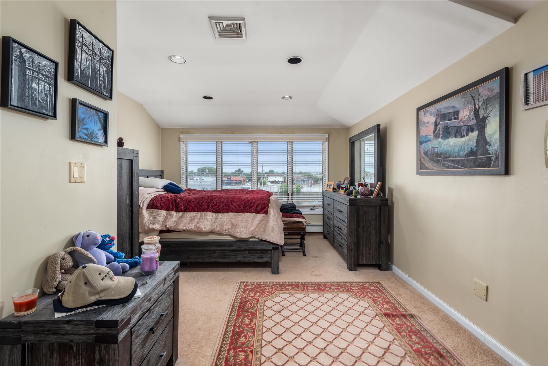 Howard Beach, New York, 11414, United States, 5 Bedrooms Bedrooms, ,4 BathroomsBathrooms,Residential,For Sale,1941286