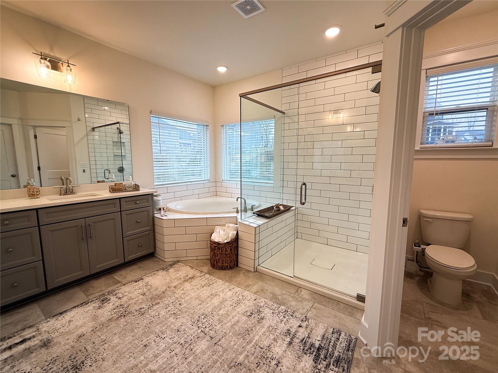 Huntersville, North Carolina, 28078, United States, 6 Bedrooms Bedrooms, ,5 BathroomsBathrooms,Residential,For Sale,1988370