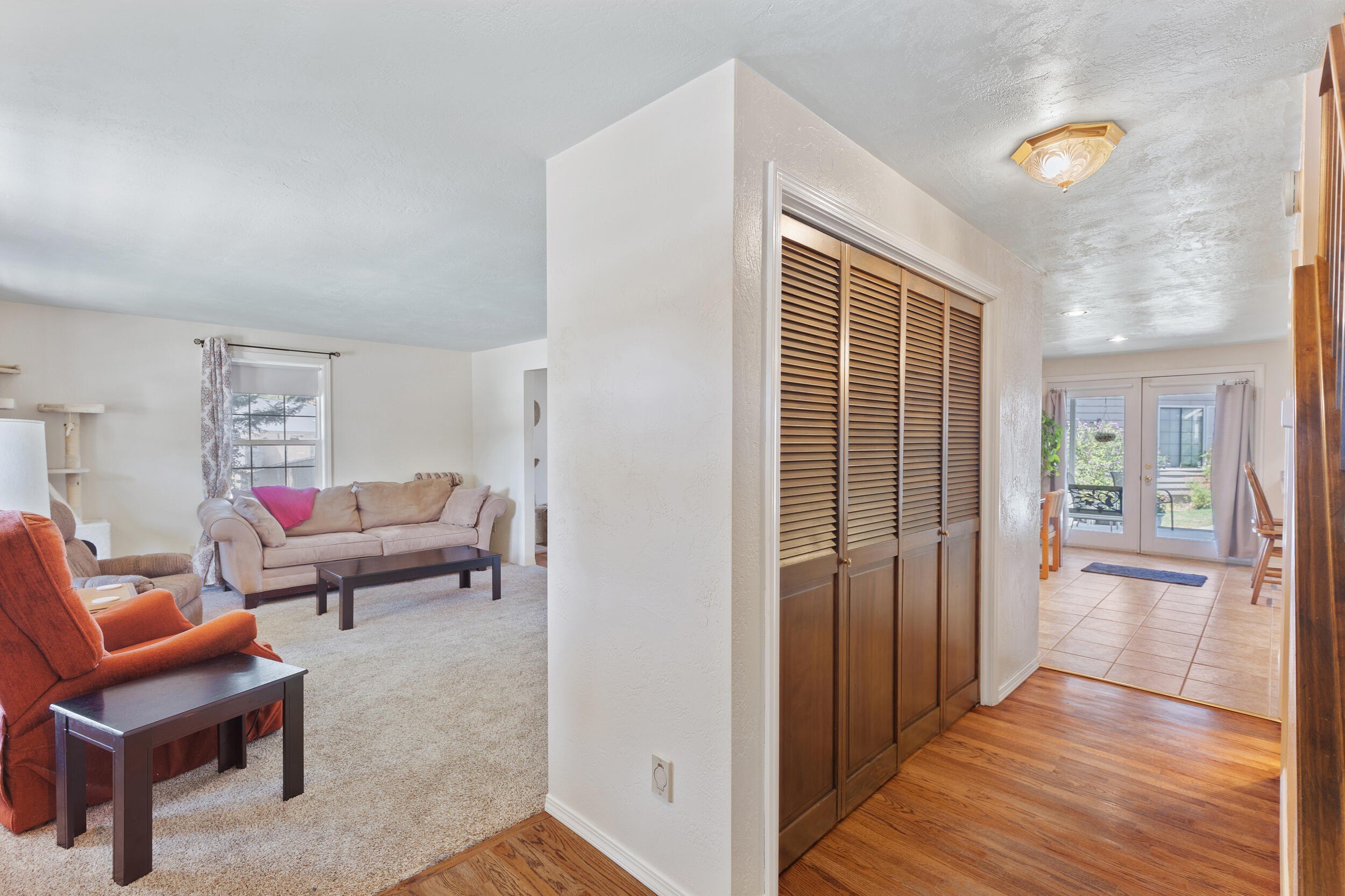 Medford, Oregon, 97504, United States, 4 Bedrooms Bedrooms, ,3 BathroomsBathrooms,Residential,For Sale,1974325