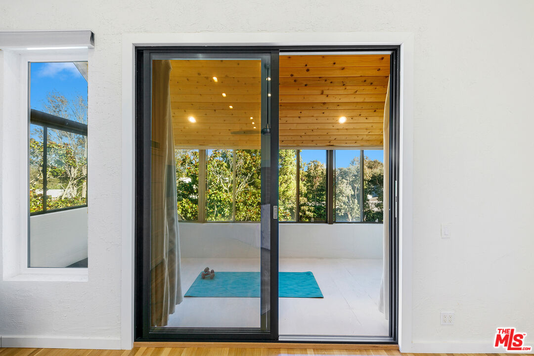 Malibu, California, 90265, United States, 3 Bedrooms Bedrooms, ,3 BathroomsBathrooms,Residential,For Sale,1949478