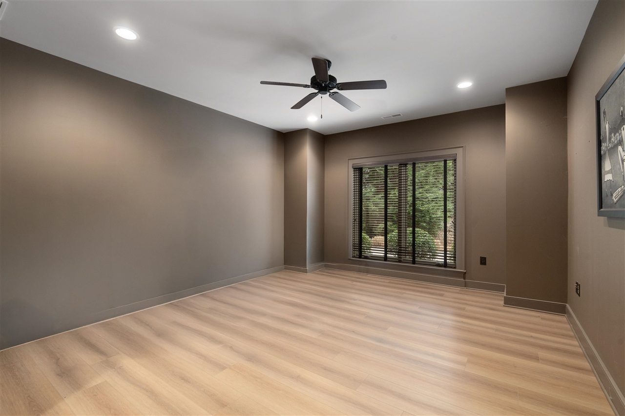 Bowling Green, Kentucky, 42103, United States, 5 Bedrooms Bedrooms, ,5 BathroomsBathrooms,Residential,For Sale,1986458