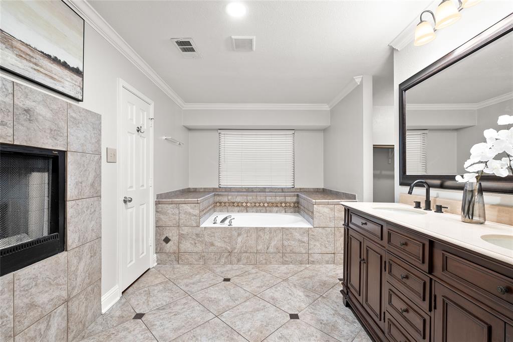 Denton, Texas, 76210, United States, 5 Bedrooms Bedrooms, ,3 BathroomsBathrooms,Residential,For Sale,1972740