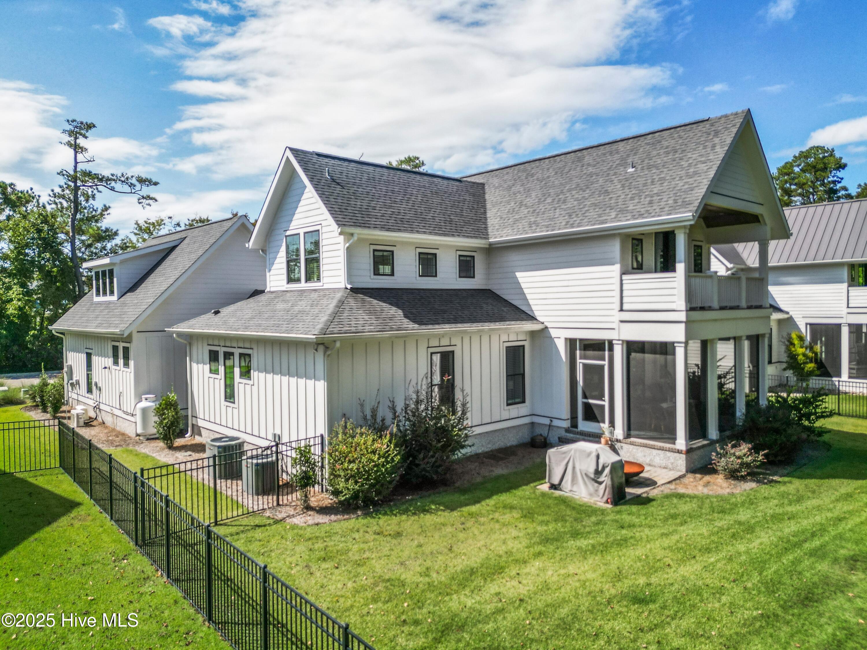 Wilmington, North Carolina, 28411, United States, 4 Bedrooms Bedrooms, ,5 BathroomsBathrooms,Residential,For Sale,1992122