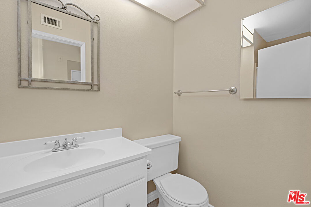 Camarillo, California, 93012, United States, 2 Bedrooms Bedrooms, ,2 BathroomsBathrooms,Residential,For Sale,1877157