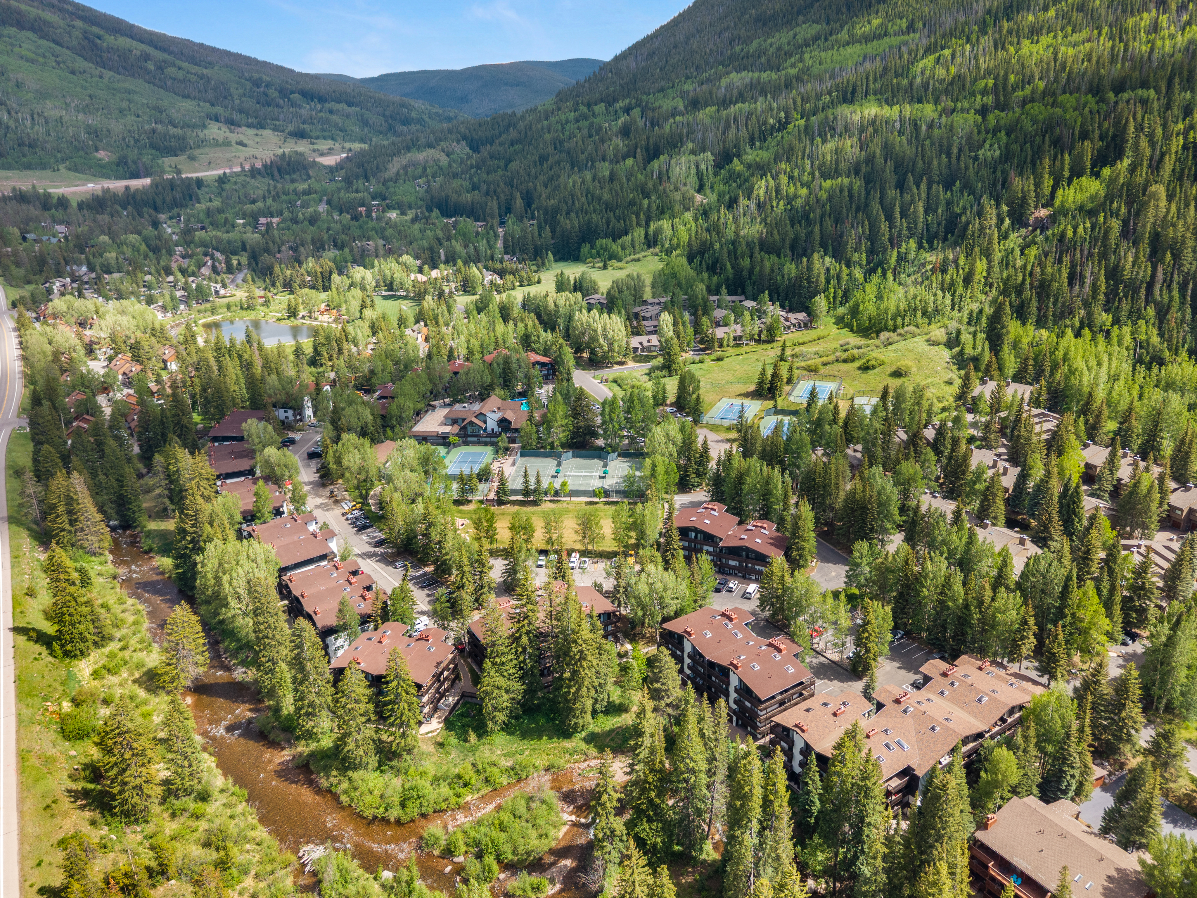  Located a Sweeping Bend of Gore Creek with Resort-Style Amenities - 物件實景