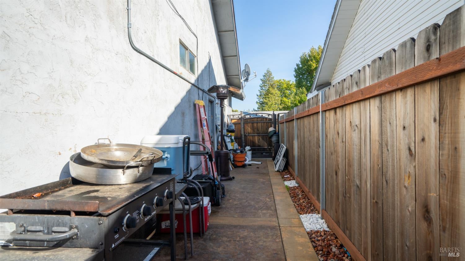 Vacaville, California, 95687, United States, 4 Bedrooms Bedrooms, ,2 BathroomsBathrooms,Residential,For Sale,1971477