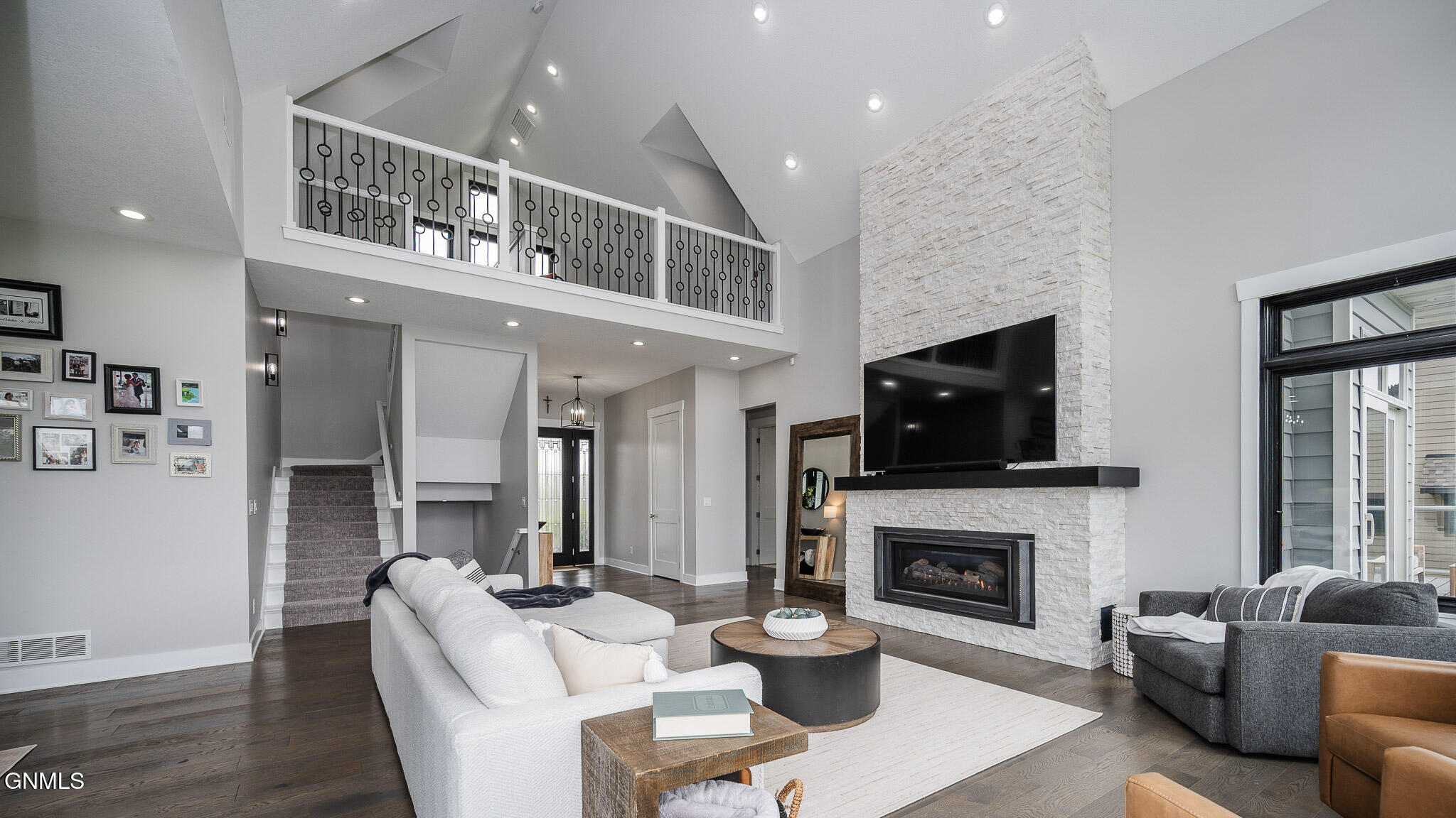 Bismarck, North Dakota, 58504, United States, 6 Bedrooms Bedrooms, ,4 BathroomsBathrooms,Residential,For Sale,1982102