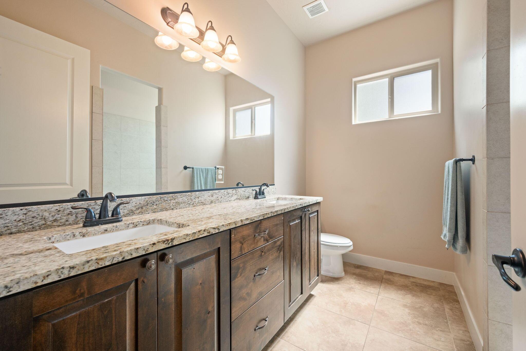 St George, Utah, 84790, United States, 6 Bedrooms Bedrooms, ,4 BathroomsBathrooms,Residential,For Sale,1981692