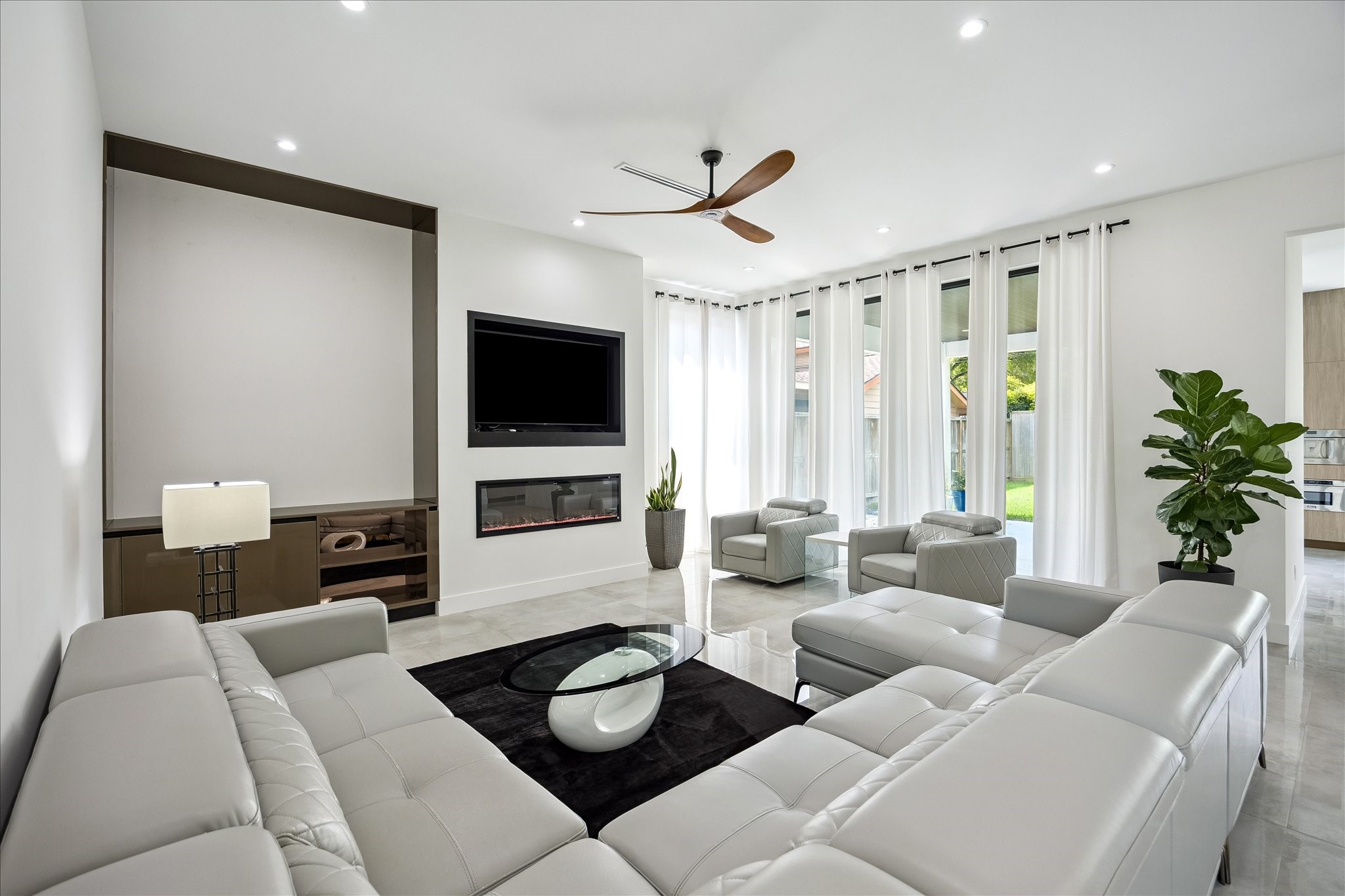  9909 Larston Street - 物件實景