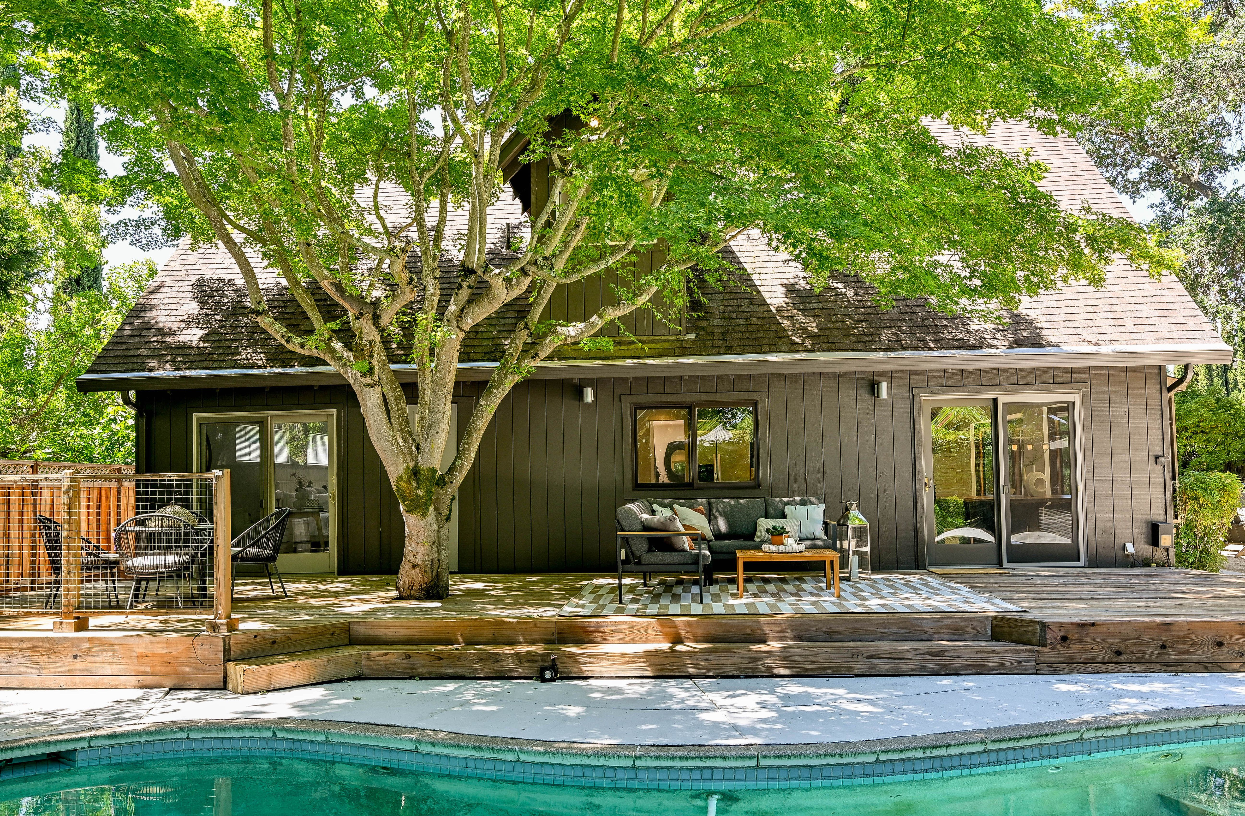  Exceptional Creekside Home in Desirable Saranap - 物件實景