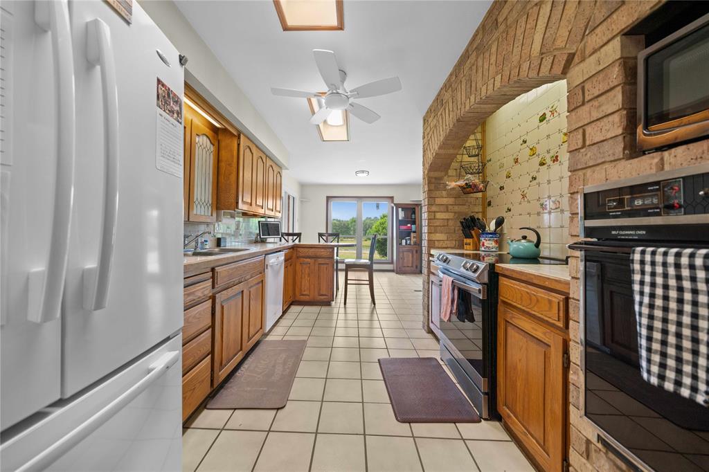 Jacksonville, Texas, 75766, United States, 6 Bedrooms Bedrooms, ,4 BathroomsBathrooms,Residential,For Sale,1837775