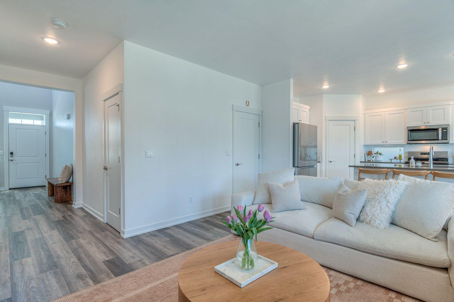 Bend, Oregon, 97702, United States, 3 Bedrooms Bedrooms, ,3 BathroomsBathrooms,Residential,For Sale,1977775