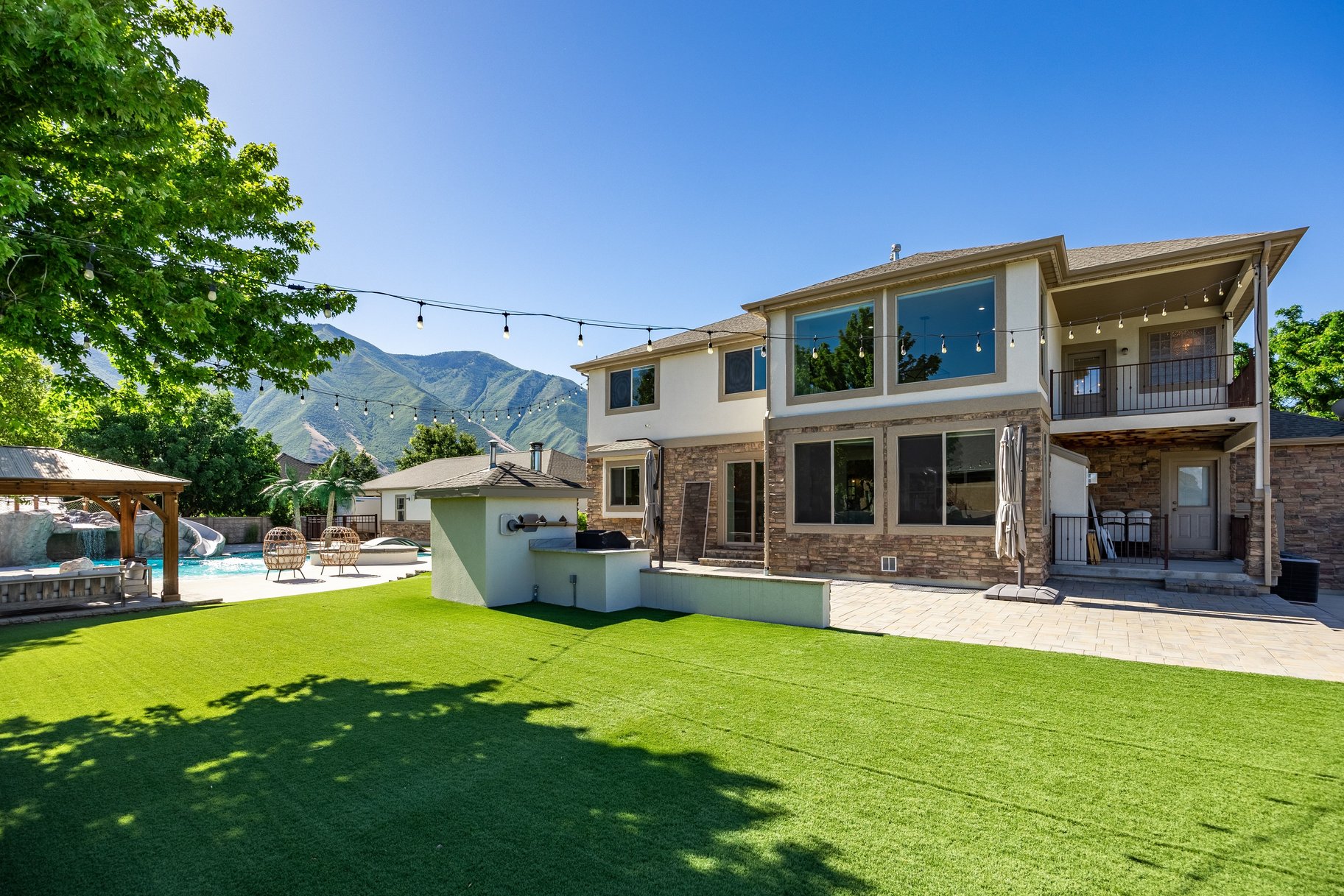  Newly Updated Home with Pool, Lazy River & Detached Garage - 物件實景