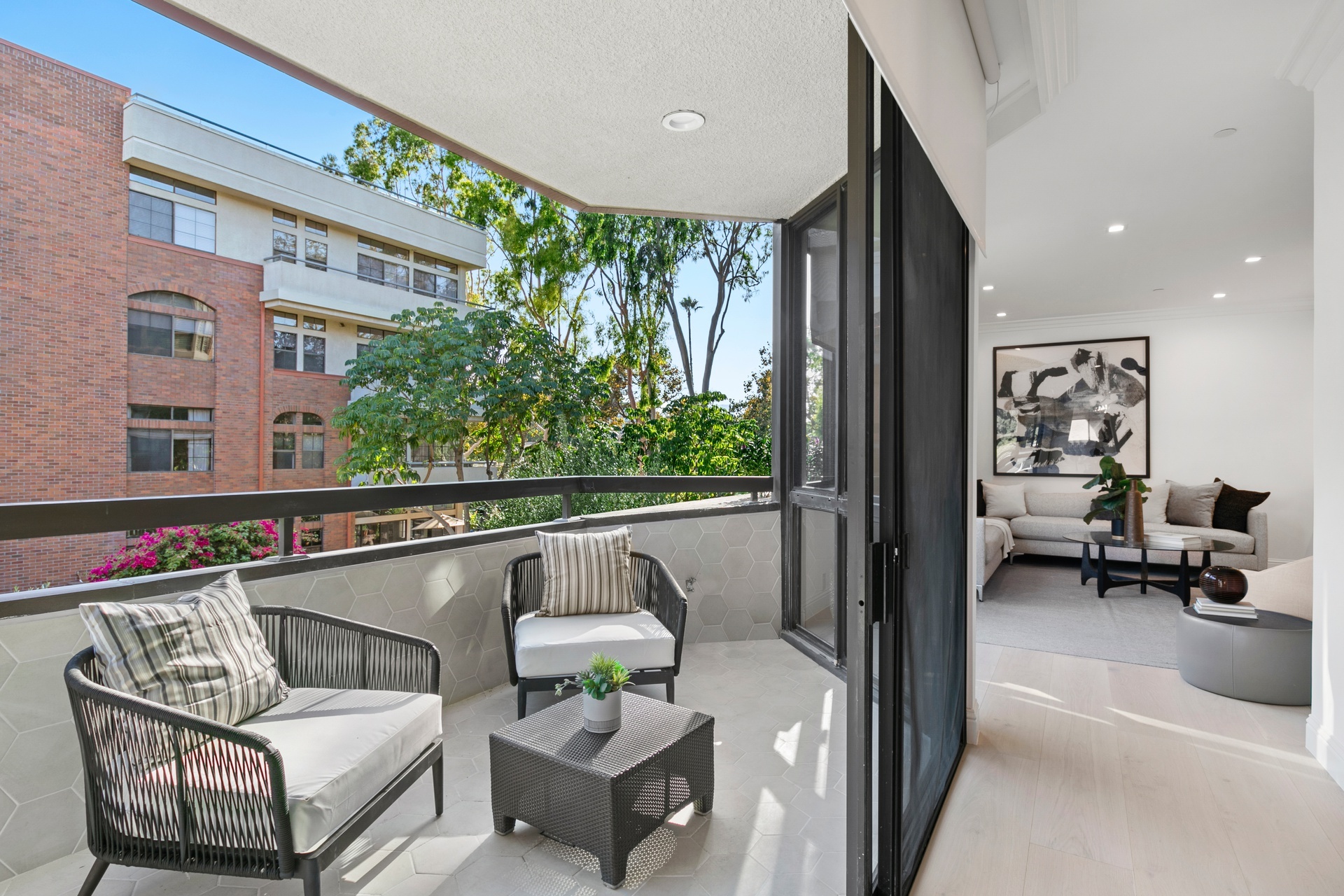 300 North Swall Drive - 物件實景