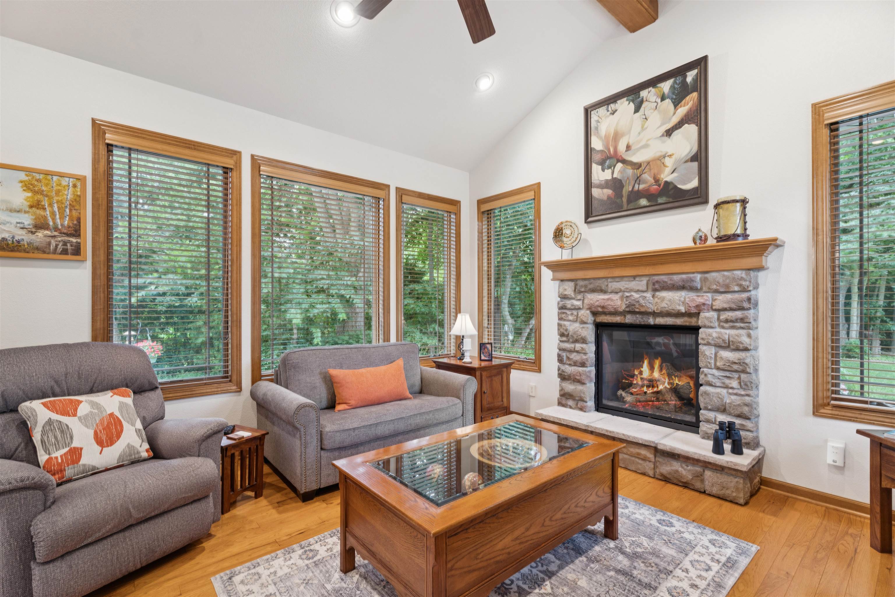 NEENAH, Wisconsin, 54956, United States, 3 Bedrooms Bedrooms, ,2 BathroomsBathrooms,Residential,For Sale,1913087
